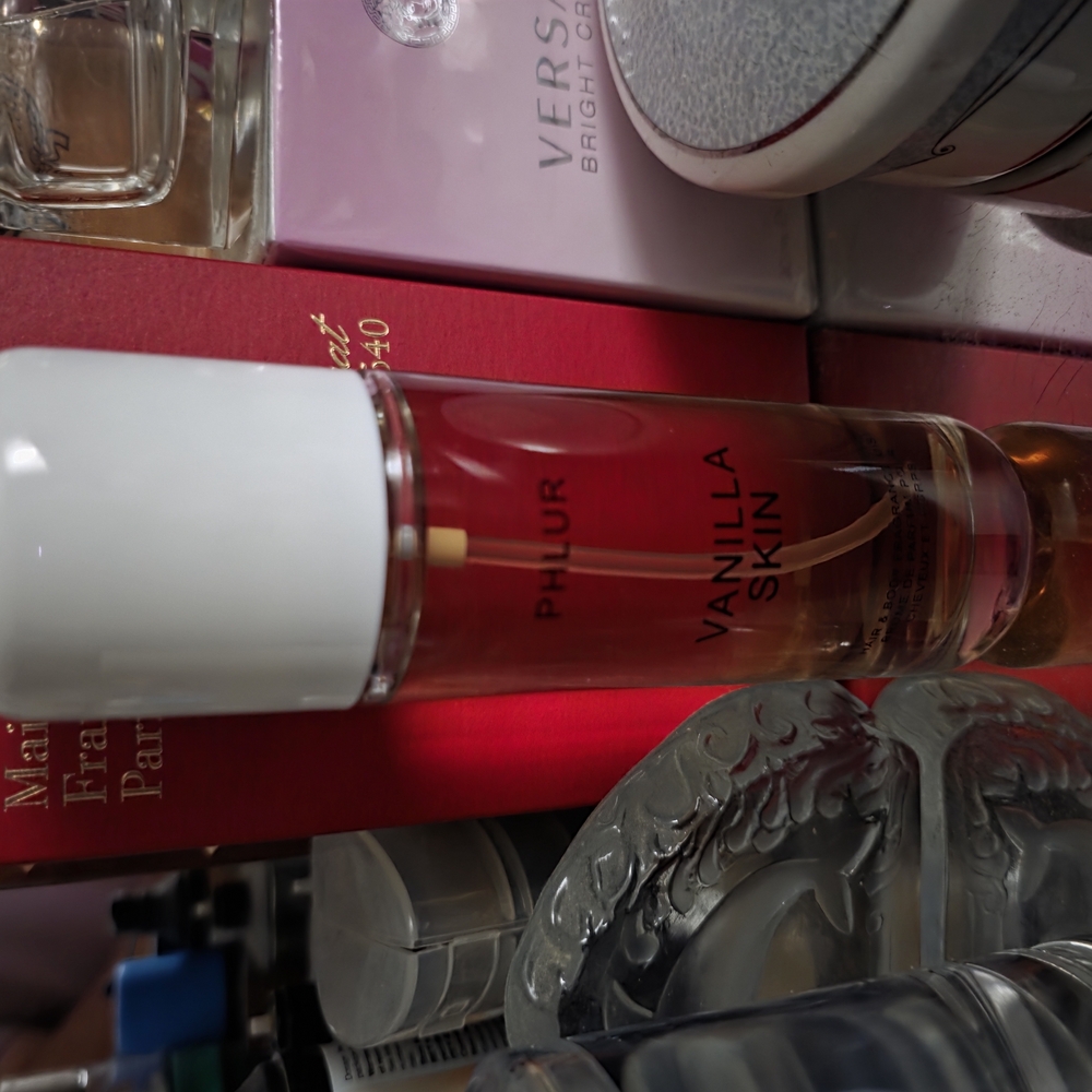 Phlur Vanilla Skin Fragrance